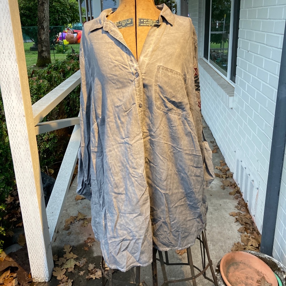 NWOT worn button down with embroidery detail.